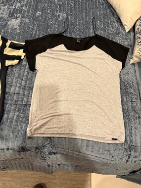 Forever 21 Black & Light Gray Colorblock Short Sleeve Top